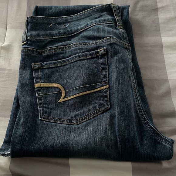 American Eagle Women’s Artist stretch jeans. Medium blue faded. Size 10 - Picture 2 of 4